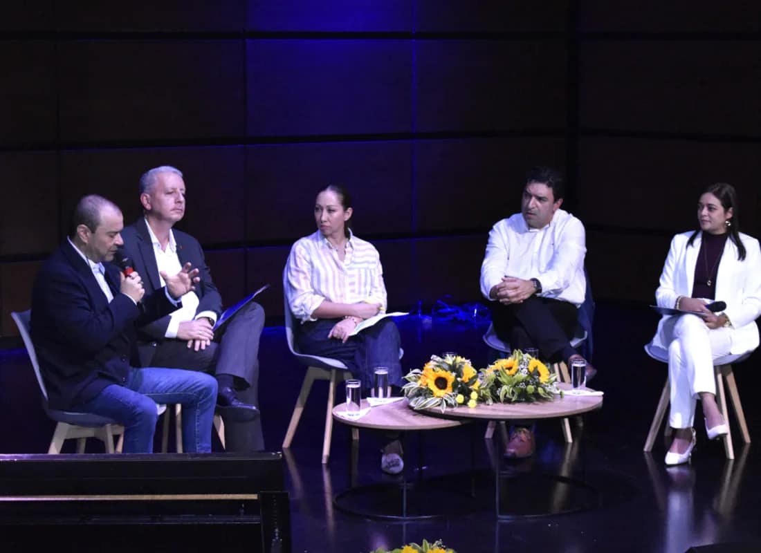 Panel sobre educación para el desarrollo territorial en el Foro Educación para la Competitividad de Uniremington